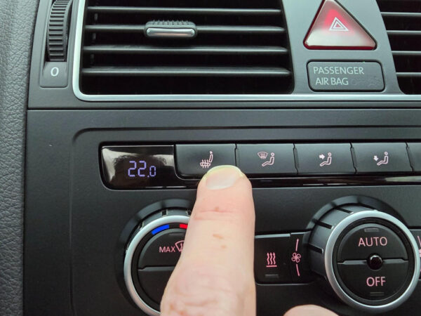 Volkswagen Touran occasion Grijs bij ALJ Auto in Zeeland 39