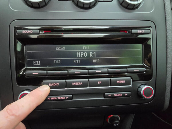 Volkswagen Touran occasion Grijs bij ALJ Auto in Zeeland 40