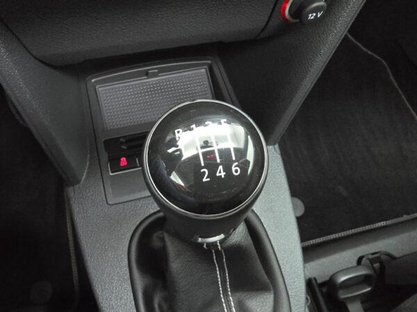 Volkswagen Touran occasion Grijs bij ALJ Auto in Zeeland 42