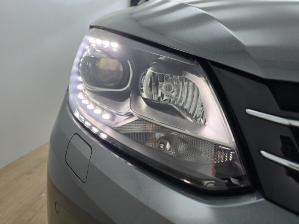 Volkswagen Touran occasion Grijs bij ALJ Auto in Zeeland 46