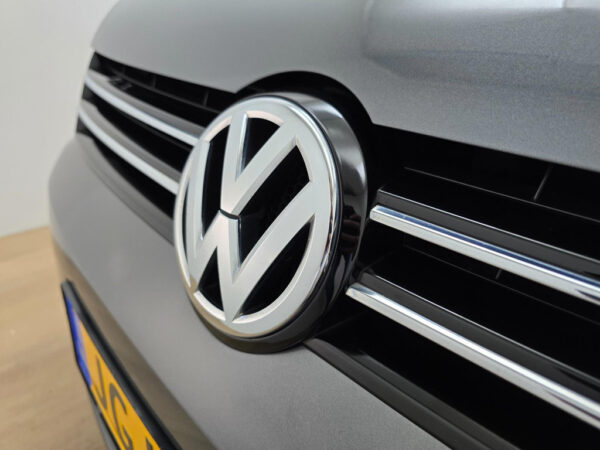 Volkswagen Touran occasion Grijs bij ALJ Auto in Zeeland 49