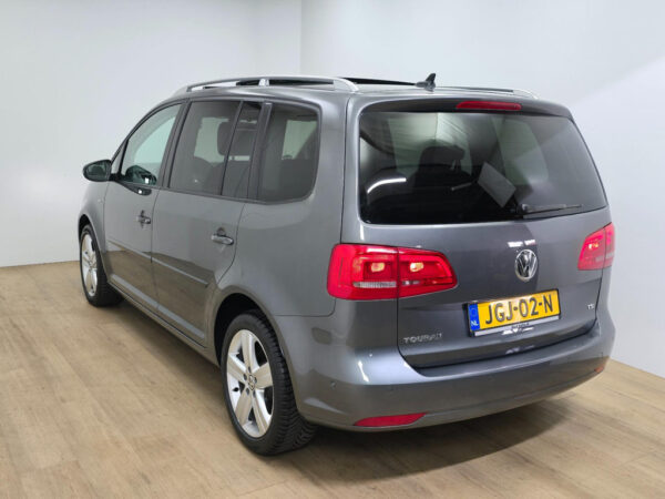 Volkswagen Touran occasion Grijs bij ALJ Auto in Zeeland 5