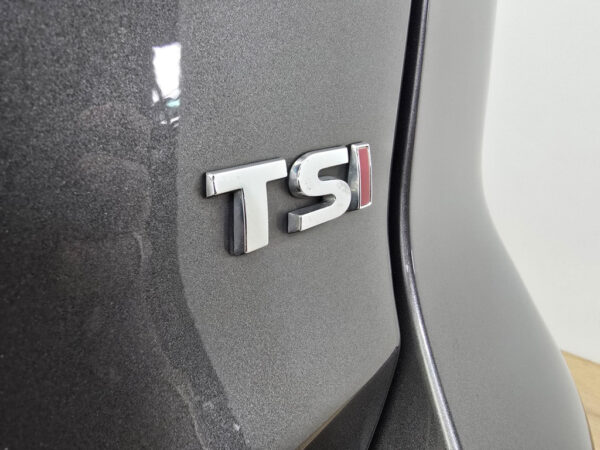 Volkswagen Touran occasion Grijs bij ALJ Auto in Zeeland 6