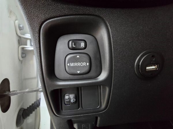 Toyota Aygo occasion Wit bij ALJ Auto in Zeeland 13