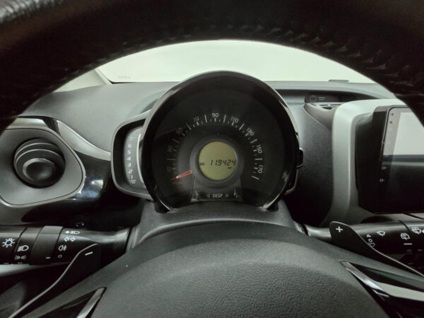 Toyota Aygo occasion Wit bij ALJ Auto in Zeeland 15