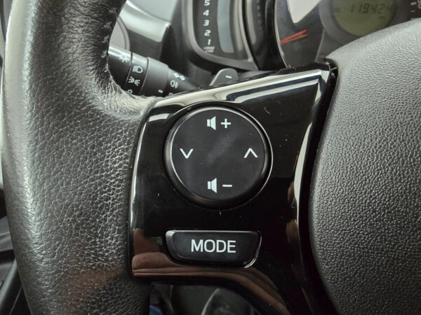 Toyota Aygo occasion Wit bij ALJ Auto in Zeeland 19