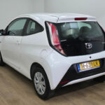 Toyota Aygo occasion Wit bij ALJ Auto in Zeeland 2