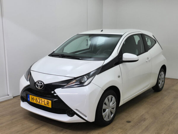 Toyota Aygo occasion Wit bij ALJ Auto in Zeeland 3