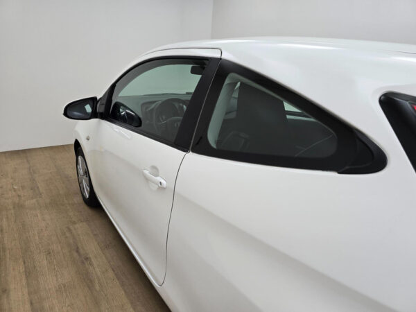 Toyota Aygo occasion Wit bij ALJ Auto in Zeeland 7