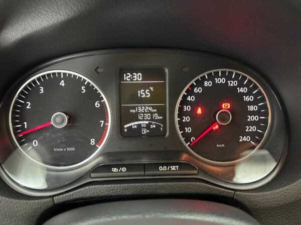 Volkswagen Polo occasion Zwart bij ALJ Auto in Zeeland 16