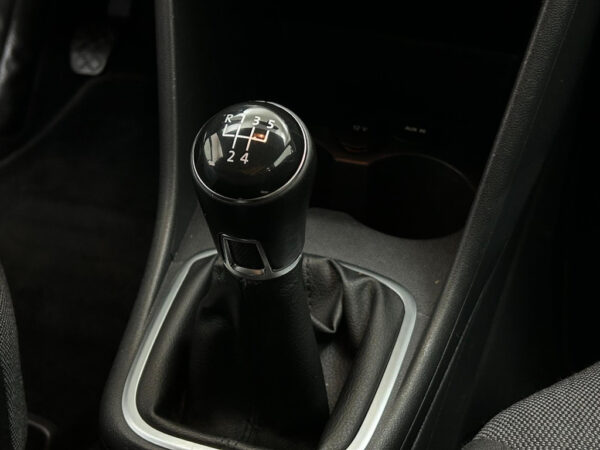 Volkswagen Polo occasion Zwart bij ALJ Auto in Zeeland 23