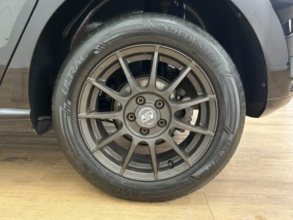 Volkswagen Polo occasion Zwart bij ALJ Auto in Zeeland 8