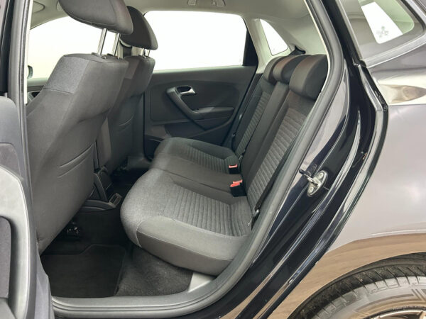 Volkswagen Polo occasion Zwart bij ALJ Auto in Zeeland 9