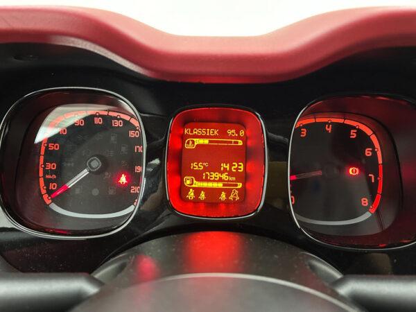 Fiat Panda occasion Grijs bij ALJ Auto in Zeeland 11