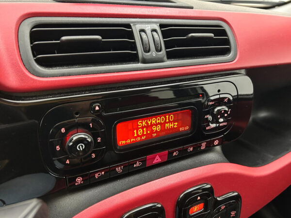 Fiat Panda occasion Grijs bij ALJ Auto in Zeeland 14