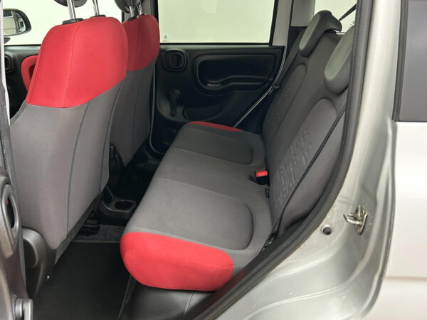 Fiat Panda occasion Grijs bij ALJ Auto in Zeeland 6