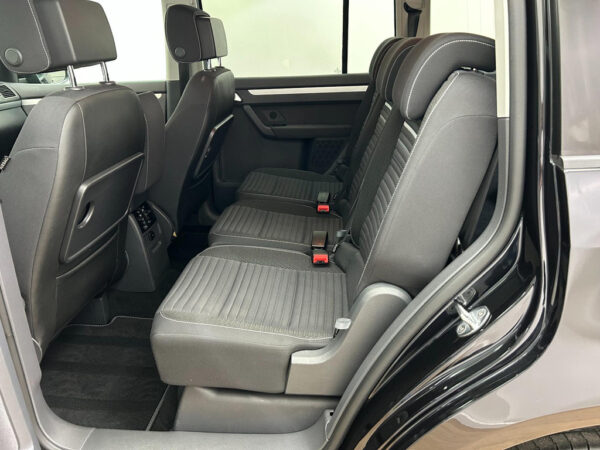 Volkswagen Touran occasion Zwart bij ALJ Auto in Zeeland 11