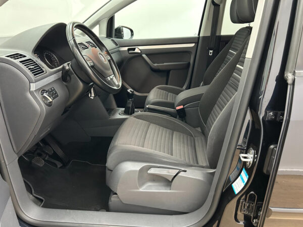 Volkswagen Touran occasion Zwart bij ALJ Auto in Zeeland 16