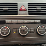 Volkswagen Touran occasion Zwart bij ALJ Auto in Zeeland 24