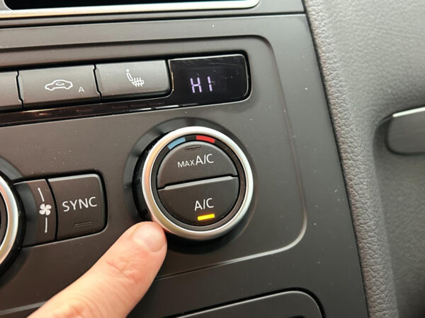 Volkswagen Touran occasion Zwart bij ALJ Auto in Zeeland 25