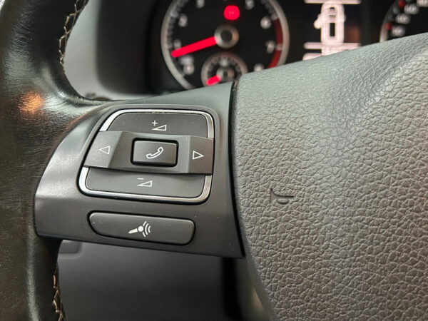 Volkswagen Touran occasion Zwart bij ALJ Auto in Zeeland 27