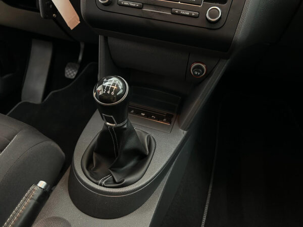 Volkswagen Touran occasion Zwart bij ALJ Auto in Zeeland 30