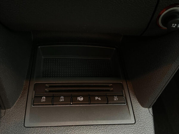 Volkswagen Touran occasion Zwart bij ALJ Auto in Zeeland 31