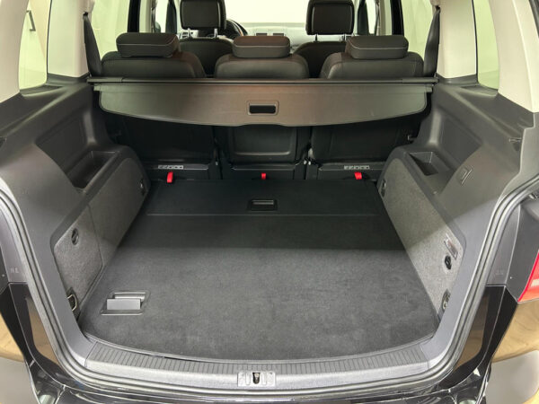 Volkswagen Touran occasion Zwart bij ALJ Auto in Zeeland 6