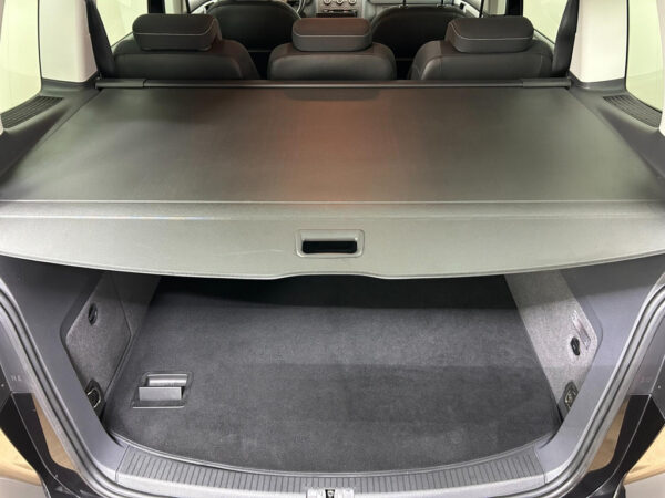 Volkswagen Touran occasion Zwart bij ALJ Auto in Zeeland 8