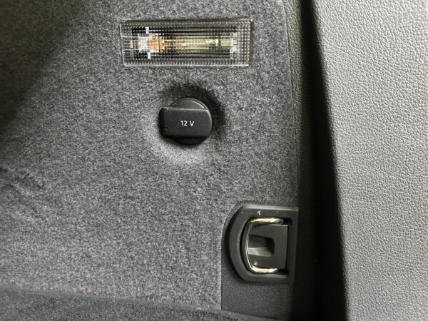 Volkswagen Touran occasion Zwart bij ALJ Auto in Zeeland 9