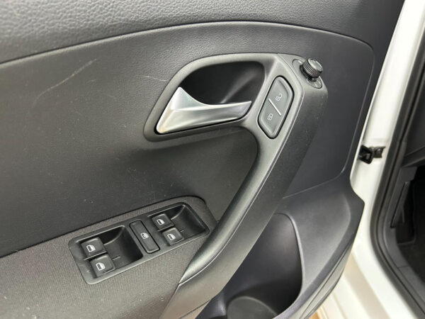 Volkswagen Polo occasion Wit bij ALJ Auto in Zeeland 11