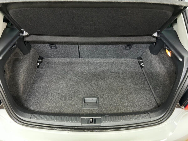 Volkswagen Polo occasion Wit bij ALJ Auto in Zeeland 6