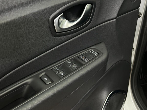 Renault Captur occasion Grijs bij ALJ Auto in Zeeland 11