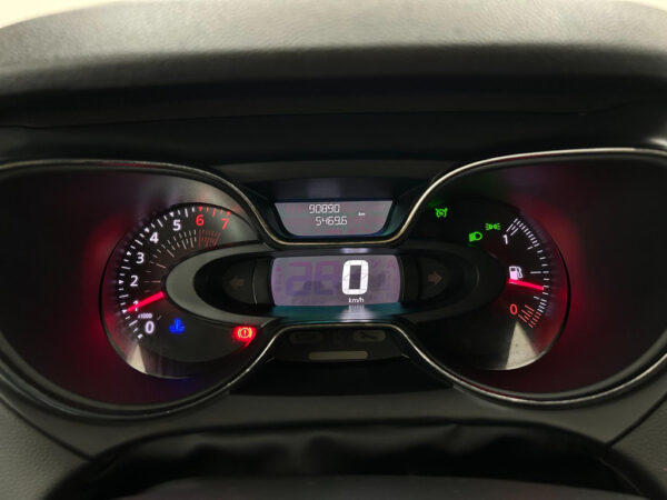 Renault Captur occasion Grijs bij ALJ Auto in Zeeland 15