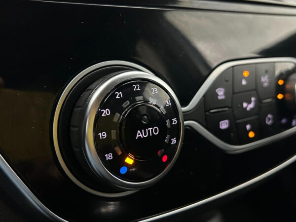 Renault Captur occasion Grijs bij ALJ Auto in Zeeland 21