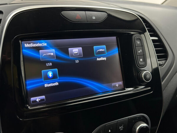 Renault Captur occasion Grijs bij ALJ Auto in Zeeland 24