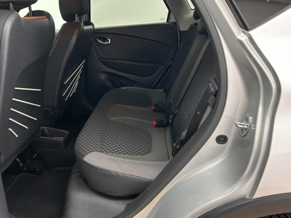 Renault Captur occasion Grijs bij ALJ Auto in Zeeland 8