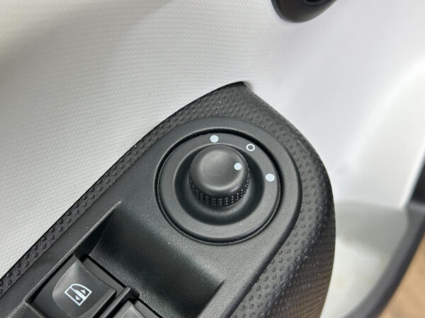 Renault Twingo occasion Grijs bij ALJ Auto in Zeeland 12