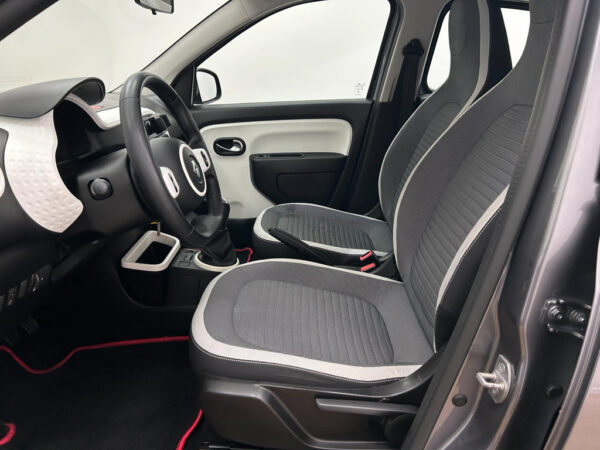 Renault Twingo occasion Grijs bij ALJ Auto in Zeeland 13