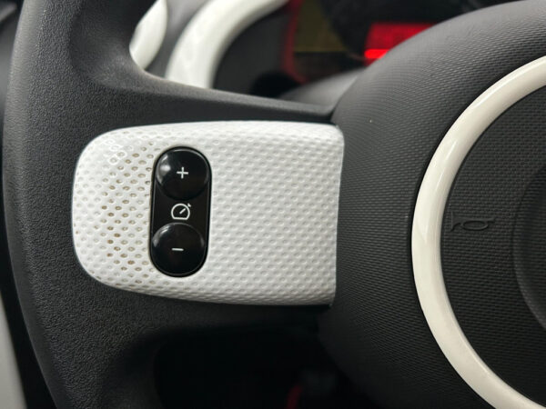 Renault Twingo occasion Grijs bij ALJ Auto in Zeeland 16