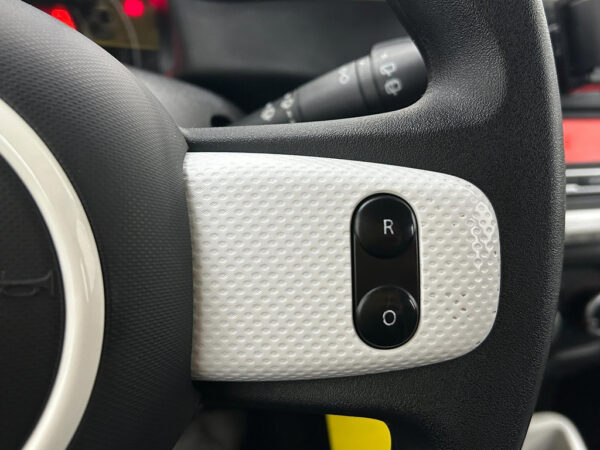Renault Twingo occasion Grijs bij ALJ Auto in Zeeland 17