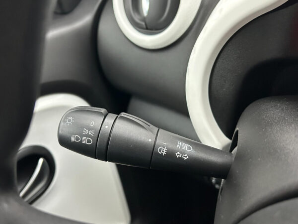 Renault Twingo occasion Grijs bij ALJ Auto in Zeeland 18