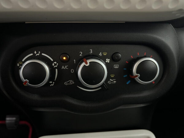 Renault Twingo occasion Grijs bij ALJ Auto in Zeeland 24