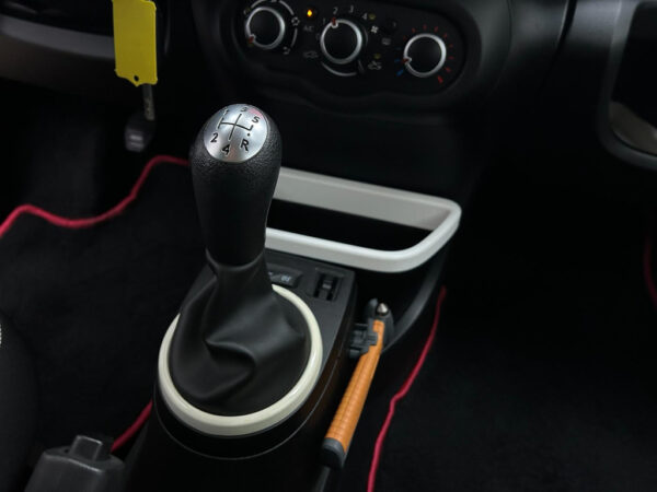 Renault Twingo occasion Grijs bij ALJ Auto in Zeeland 25