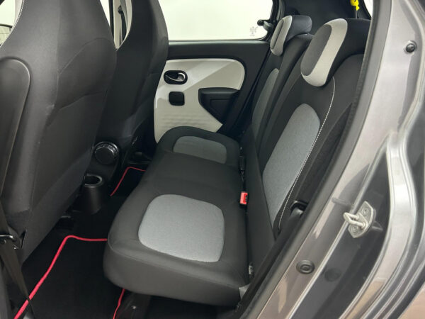 Renault Twingo occasion Grijs bij ALJ Auto in Zeeland 8
