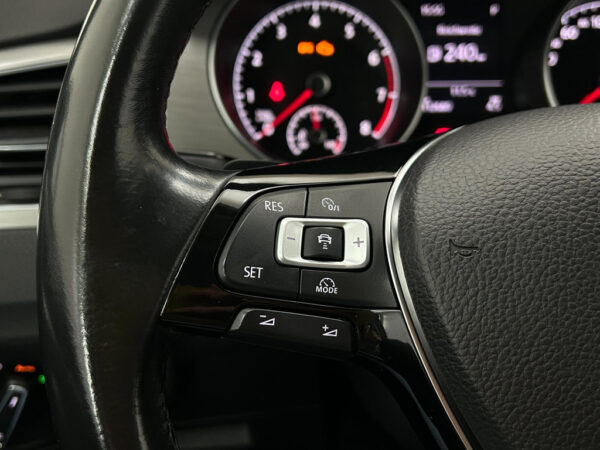 Volkswagen Golf Sportsvan occasion Grijs bij ALJ Auto in Zeeland 16