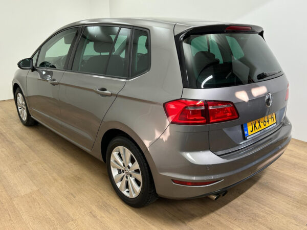 Volkswagen Golf Sportsvan occasion Grijs bij ALJ Auto in Zeeland 4
