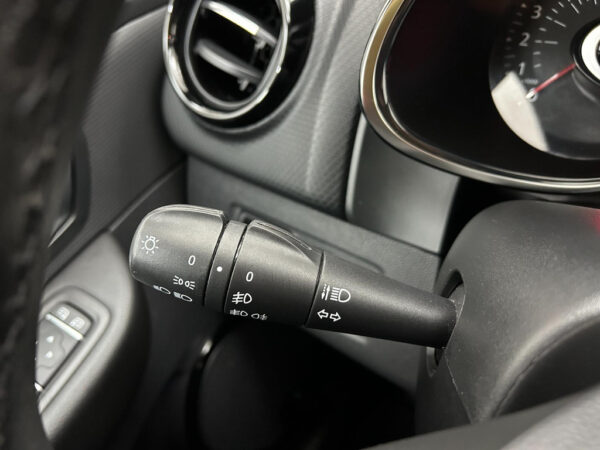 Renault Clio occasion Zwart bij ALJ Auto in Zeeland 15