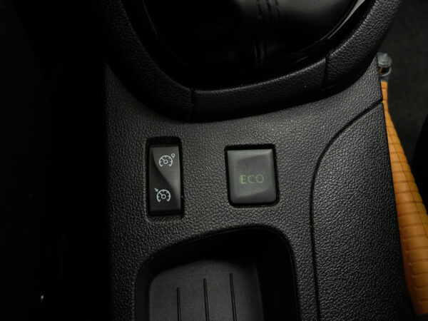 Renault Clio occasion Zwart bij ALJ Auto in Zeeland 19