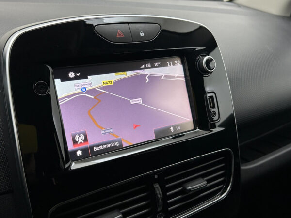 Renault Clio occasion Zwart bij ALJ Auto in Zeeland 24